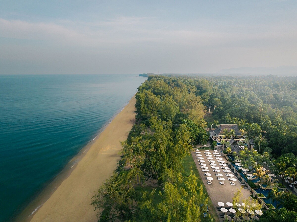 酒店擁有一片悠長金色沙灘。