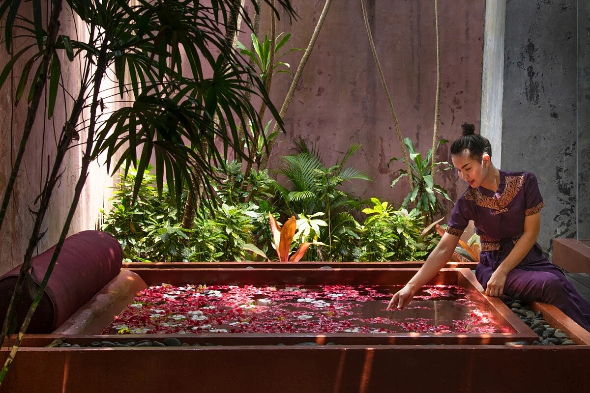 雞蛋花的沉浸浴池。