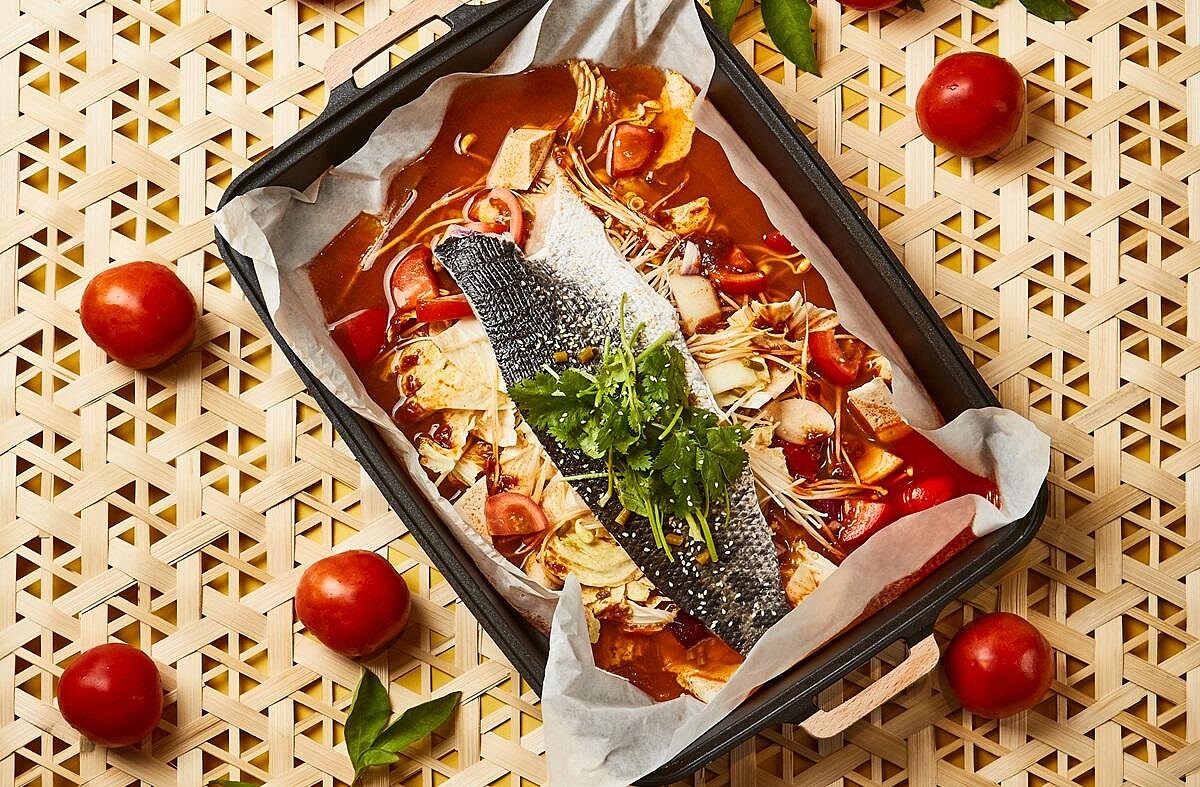 紙包魚使用滑嫩無土味的烏鱧魚。