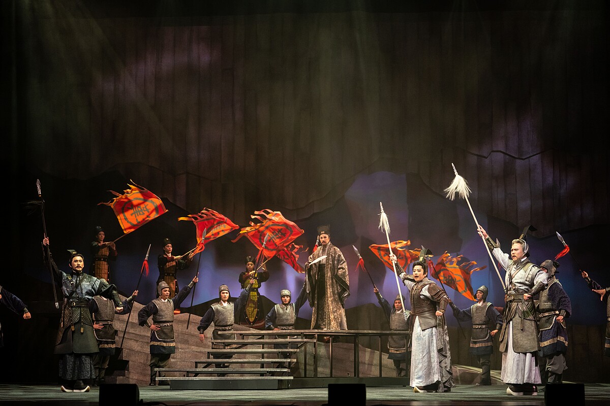 唐美雲歌仔戲團《臥龍:永遠的彼日》臺中國家歌劇院提供 攝影:劉璧慈