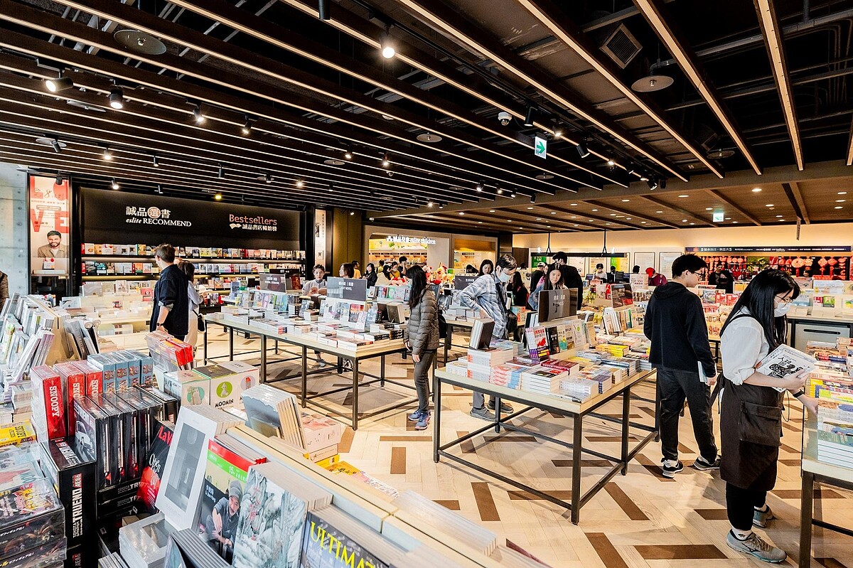 橫跨亞洲城市的誠品書店今公佈「2024誠品年度閱讀報告」，揭露文化幣購書觀察！以出版文學創作、心理勵志、圖像閱讀、語言考用、財經商業5大類型的出版社受惠最大！
