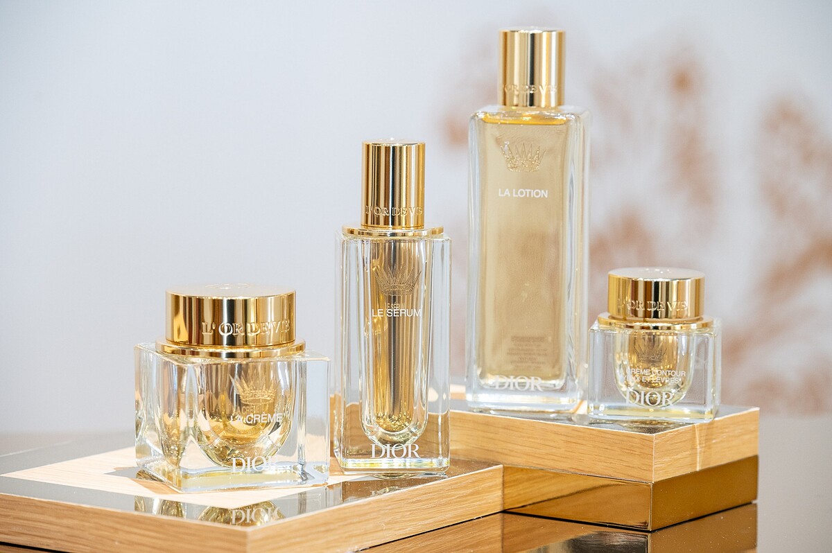 迪奧生命之源臻金醇萃系列全產品系列情境照。