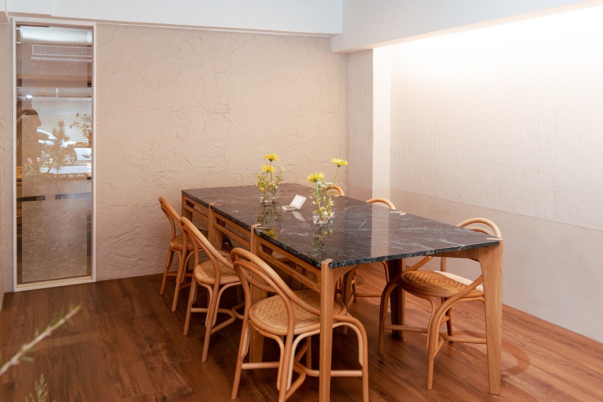 主要的用餐桌區。