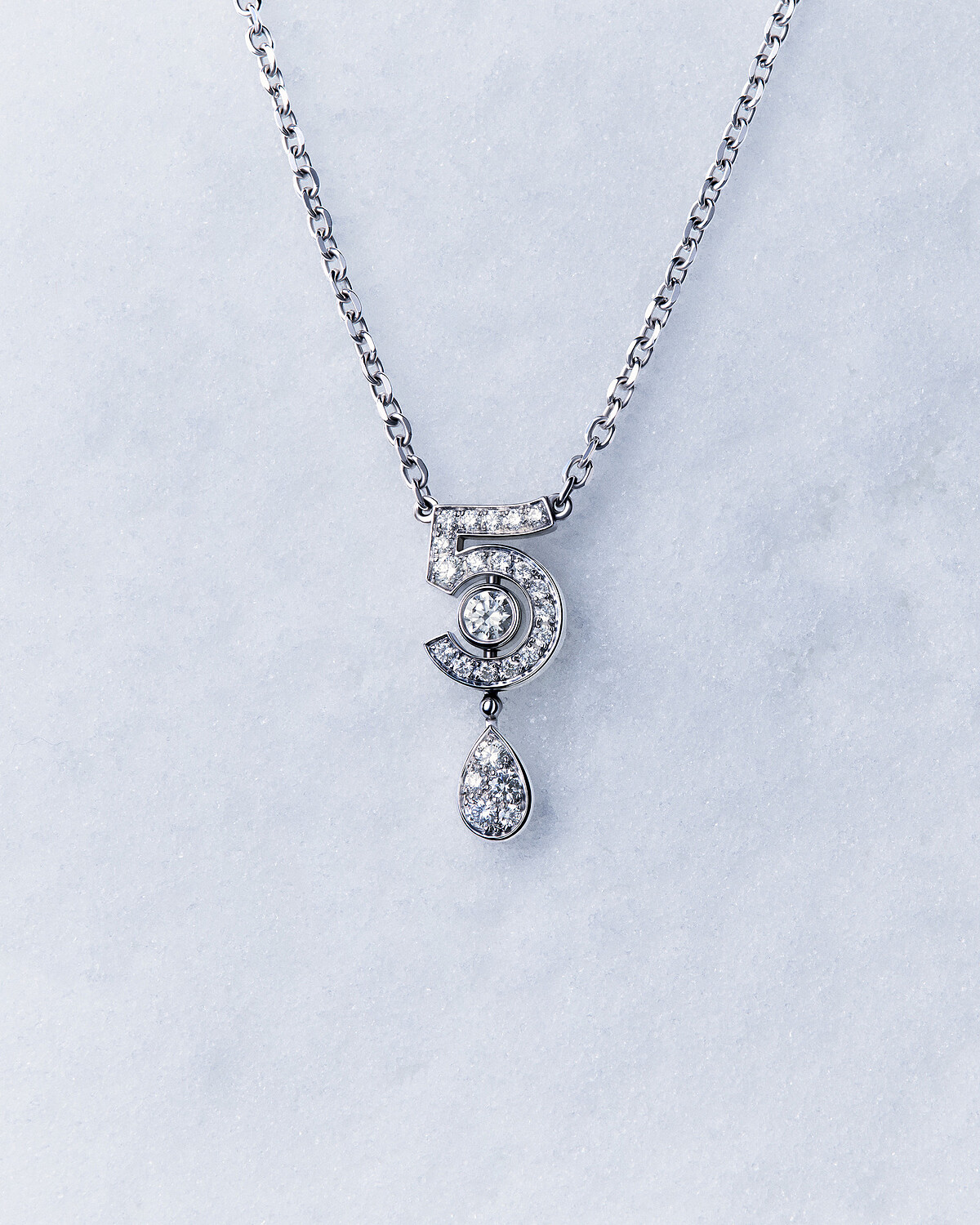 ETERNAL N°5 項鍊18K 白金鑲嵌鑽石。建議售價NTD 336,000元