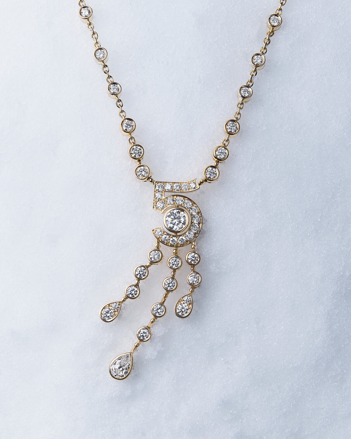 ETERNAL N°5 項鍊 18K BEIGE 米色金鑲嵌鑽石。 建議售價NTD 1,775,000元