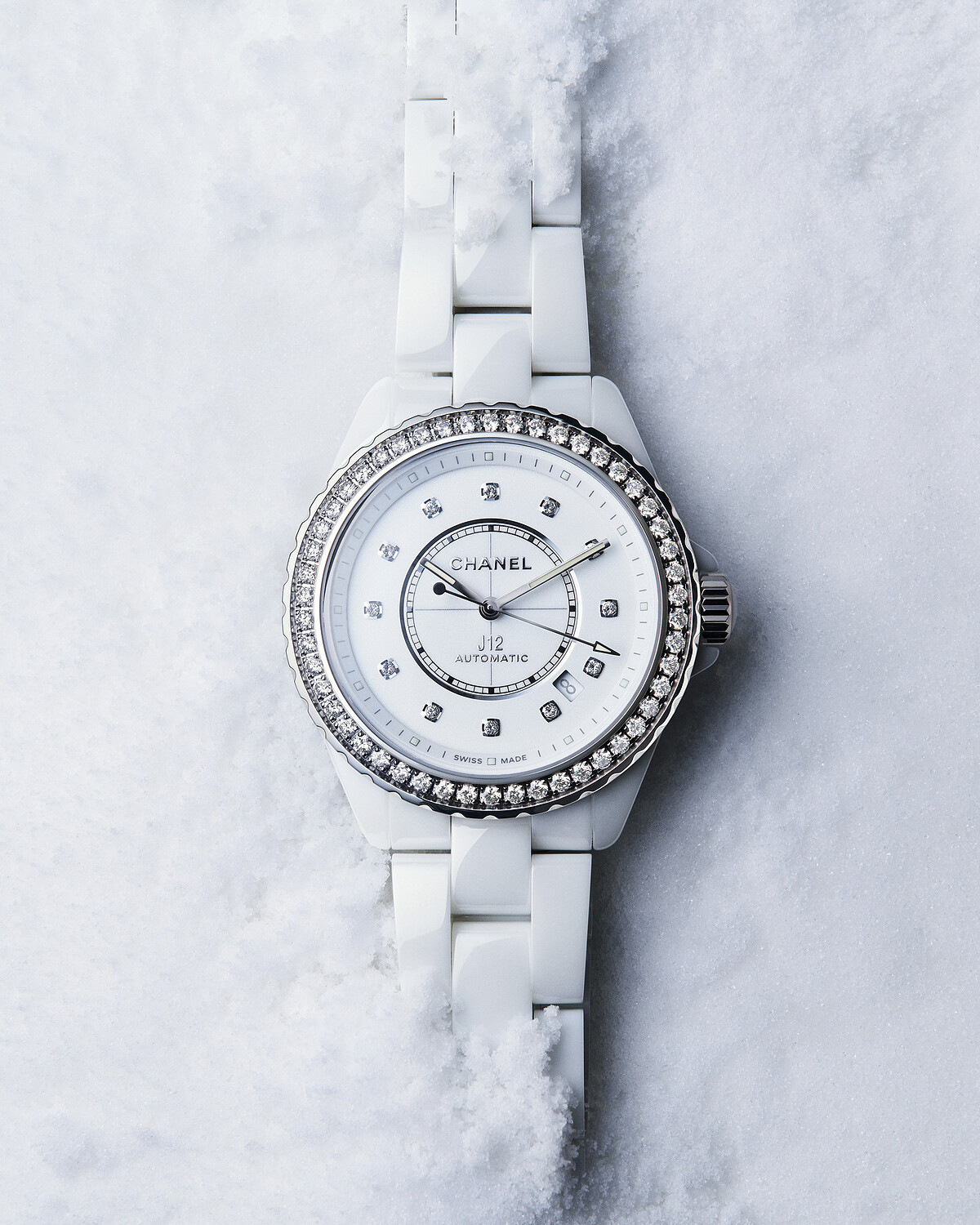 J12 Caliber 12.2 機芯腕錶 白色抗磨陶瓷及精鋼錶殼 建議售價 NTD 584,000元