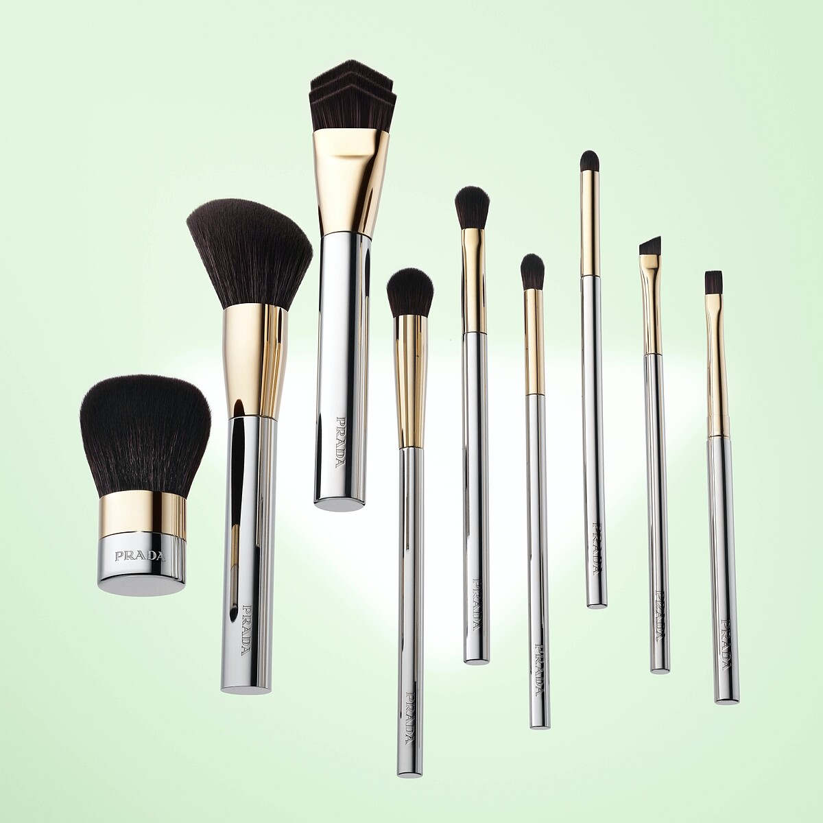 Prada美妝工具形象照。