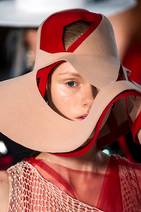 John Galliano 2014年入主 Maison Margiela 之後留下取多讓人驚艷的設計。