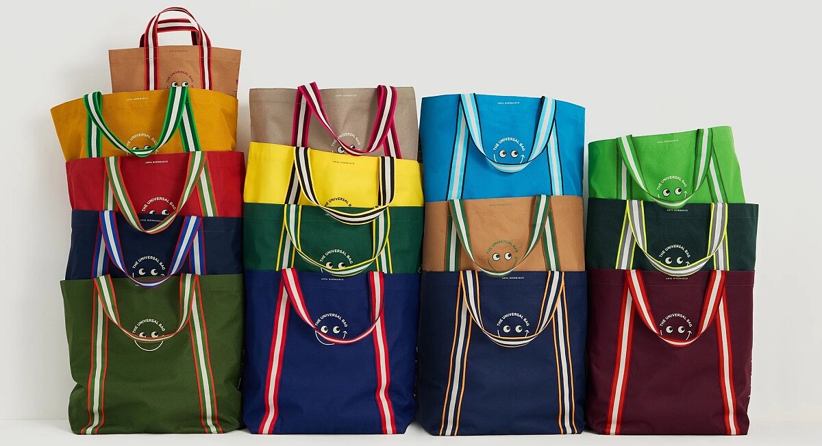 「ANYA MART」限定獨家迷你版的「 Universal Bag」。