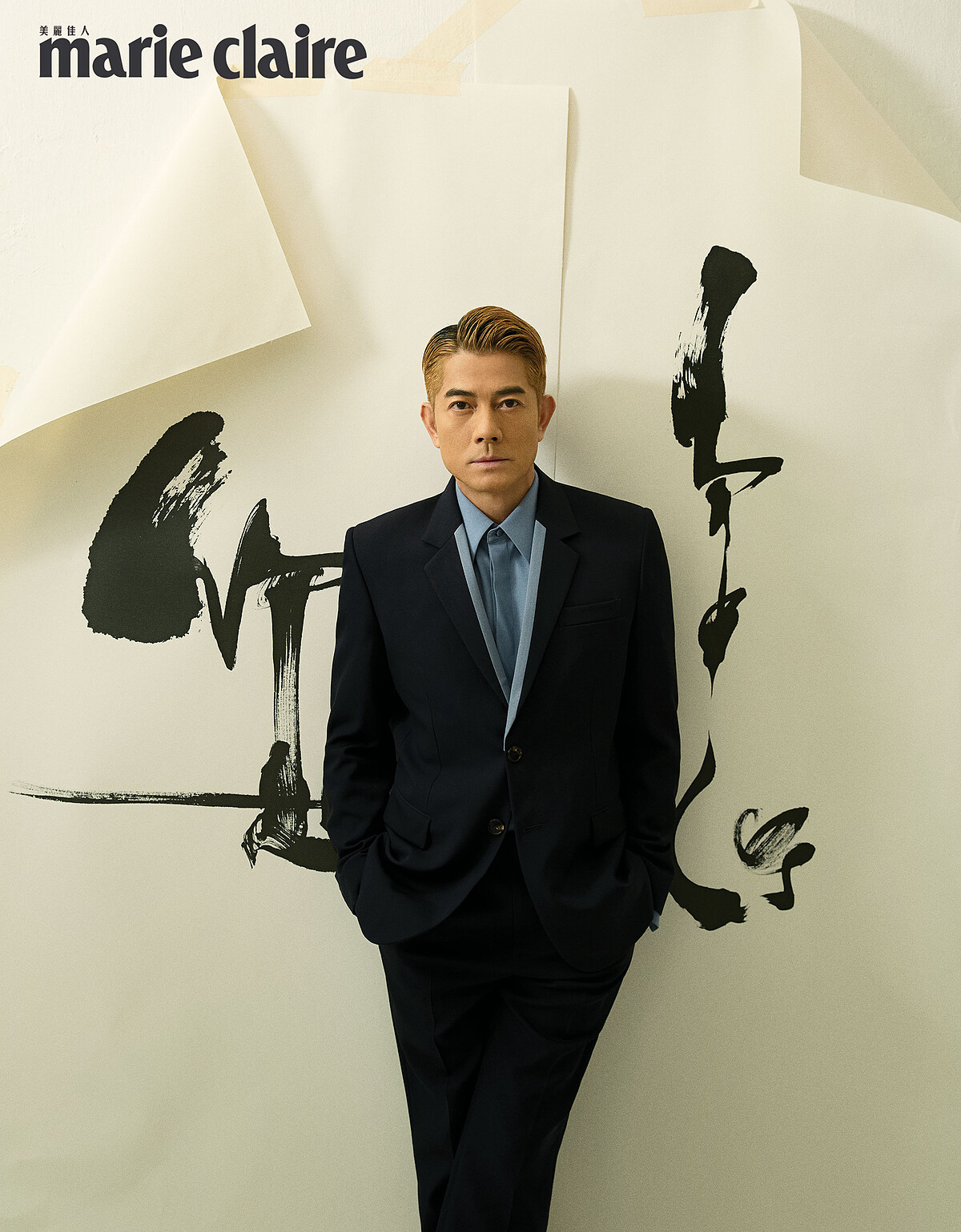 黑色羊毛單排扣西裝夾克、褪色牛仔彈性淺色羊毛正裝襯衫、正裝長褲，all by Gucci。