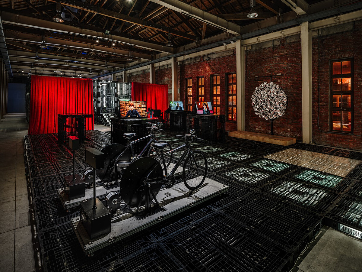 第二區「路徑由你：參觀迴路、時尚伸展與表演舞台」(攝影：定影影像工作室FIXER Photographic Studio；圖片提供｜方物研創)