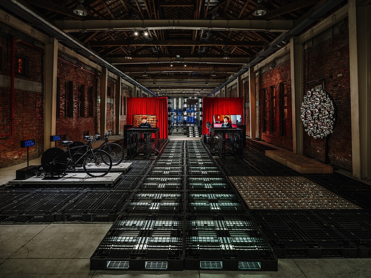 第二區「路徑由你：參觀迴路、時尚伸展與表演舞台」(攝影：定影影像工作室FIXER Photographic Studio；圖片提供｜方物研創)