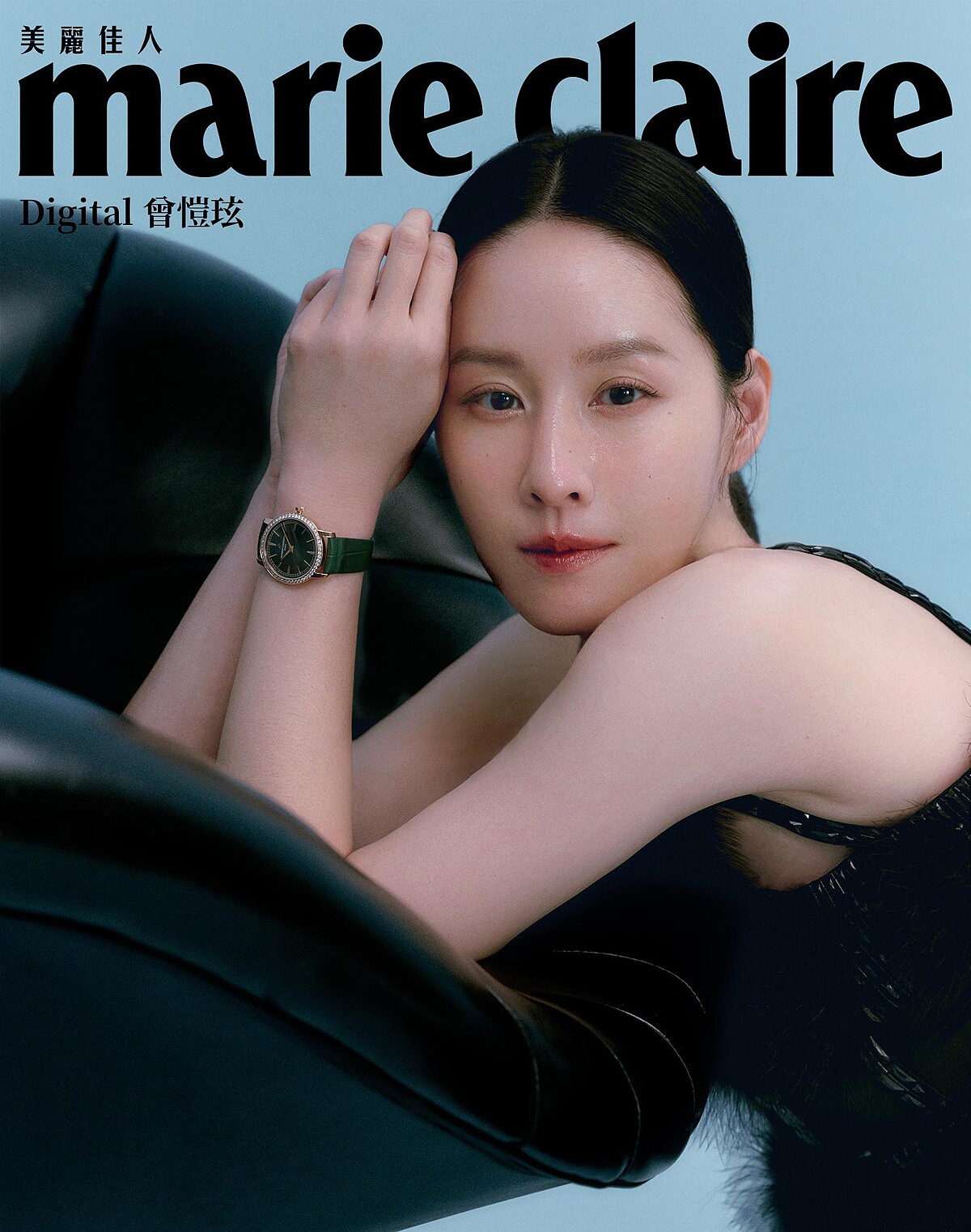 黑色綢緞洋裝，Givenchy；Traditionnelle 手動上鏈腕錶，Vacheron Constantin。