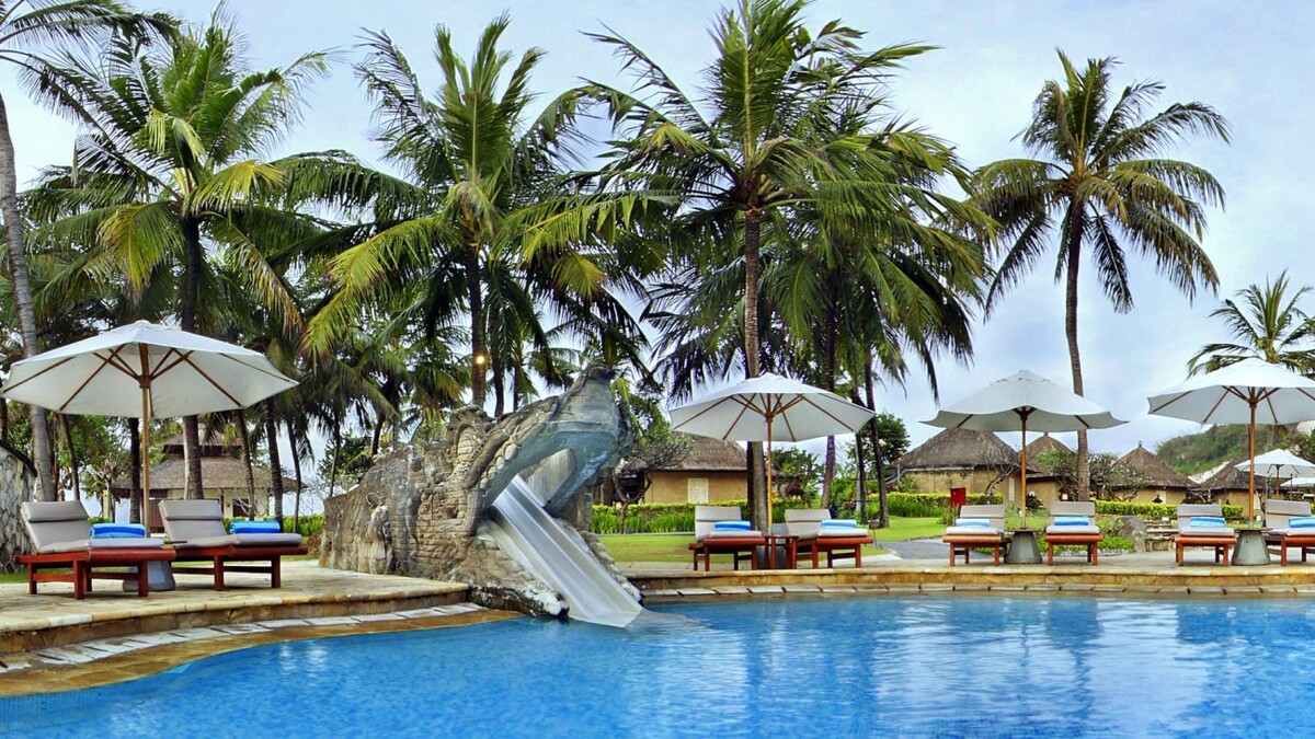 「峇里島希爾頓度假村」泳池附設30米滑水道