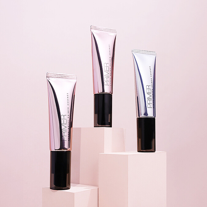 Solone補水柔焦妝前精華。