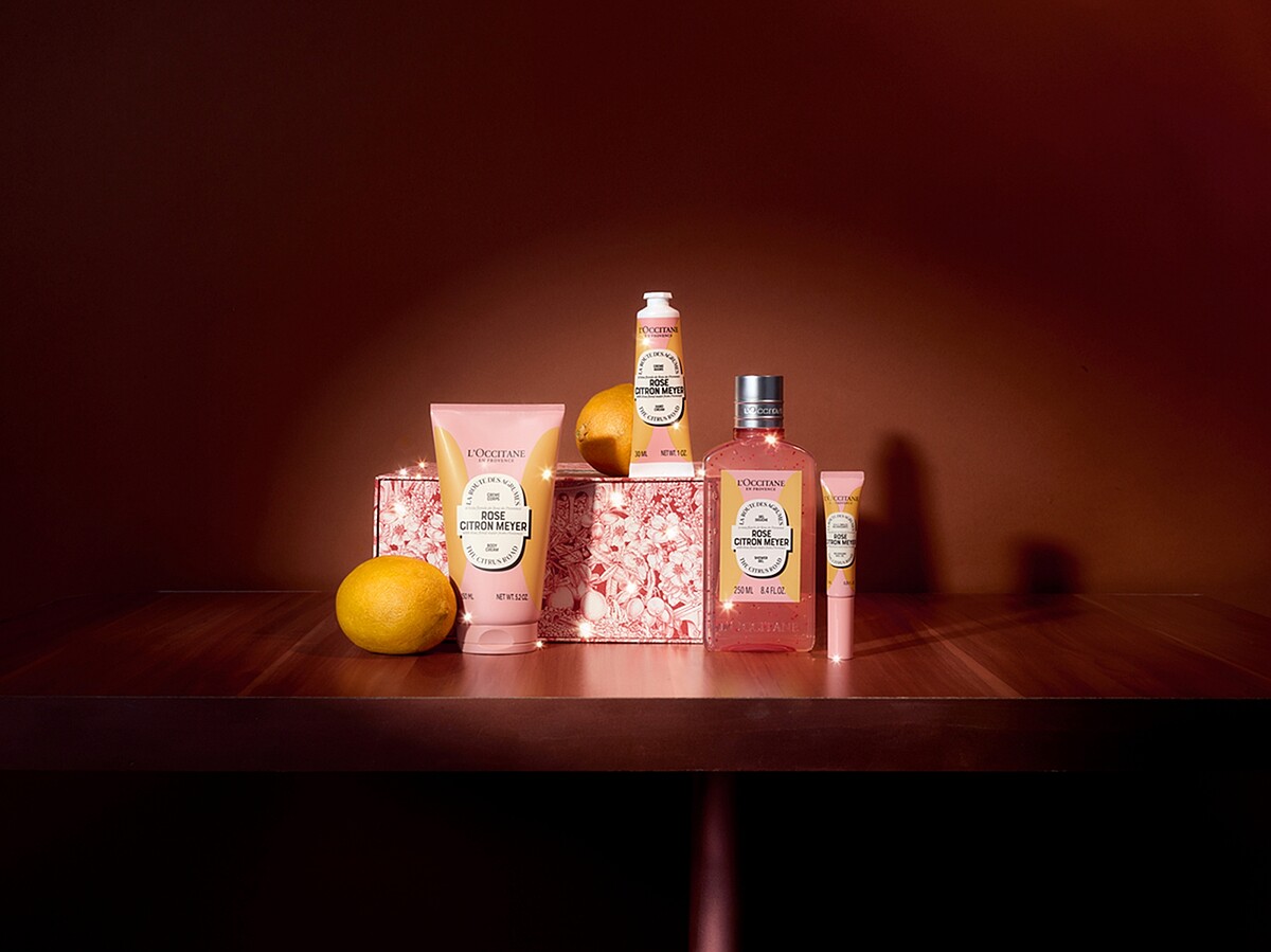 L&rsquo;OCCITANE歐舒丹奇幻之旅梅爾玫瑰保濕身體霜&護手霜&沐浴膠情境照。