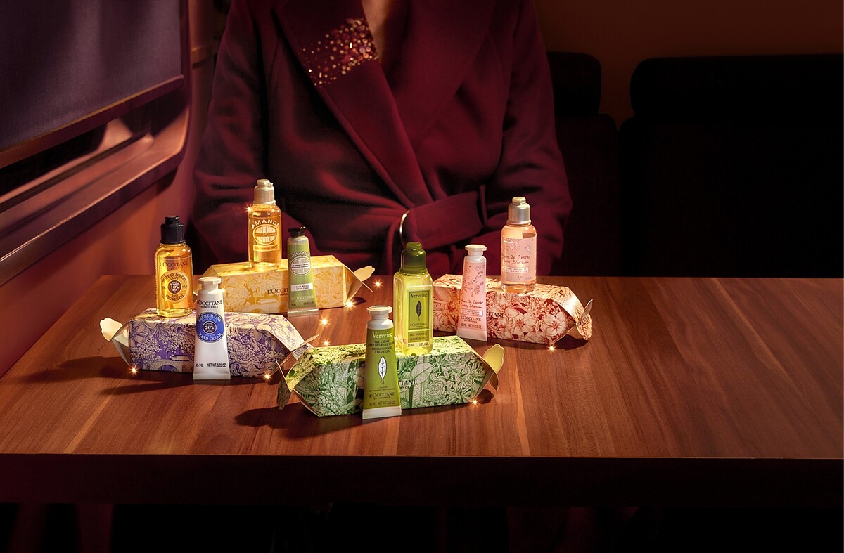 L&rsquo;OCCITANE歐舒丹奇幻探索之旅聖誕分享禮盒情境照。