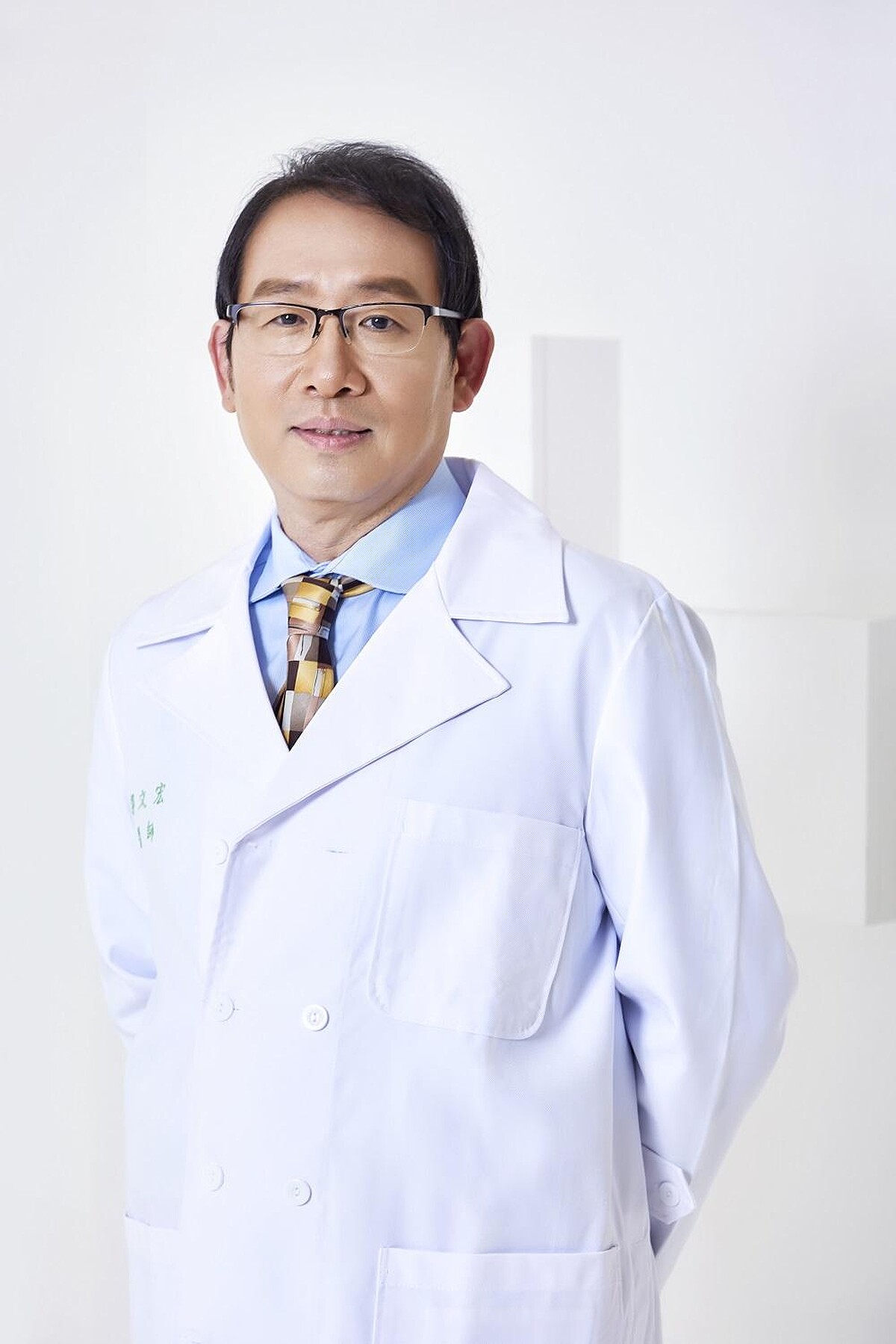 台灣乳房醫學會常務理事、台大醫學院臨床副教授暨台大醫院外科部乳房外科主治醫師郭文宏