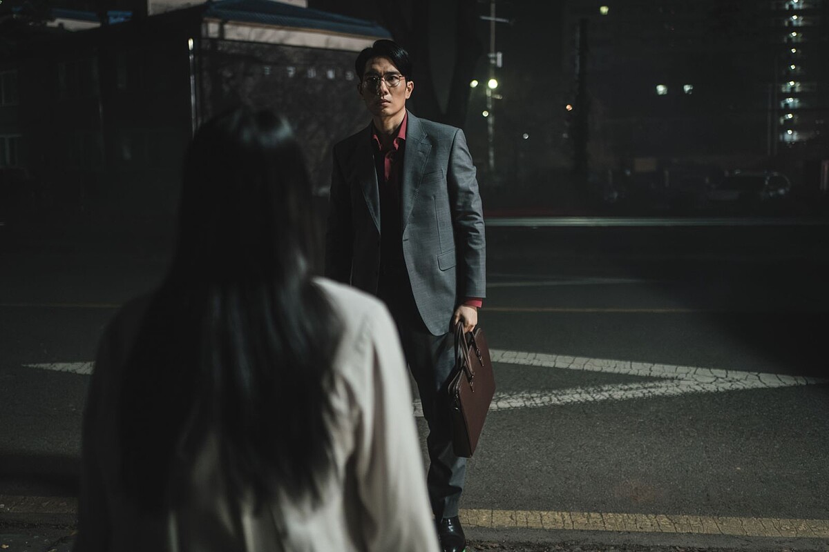 至永每日都在公車站等待玄民的到來。