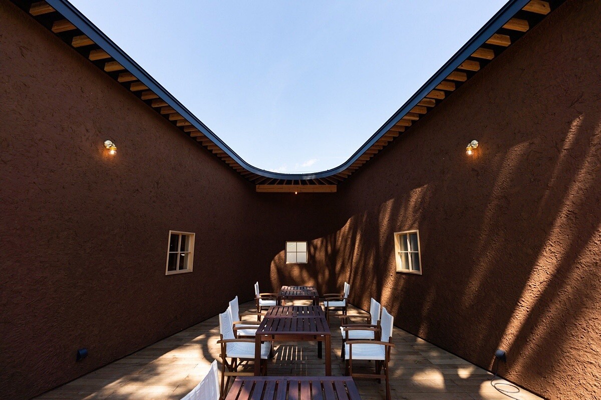 結合自然景觀的建築。