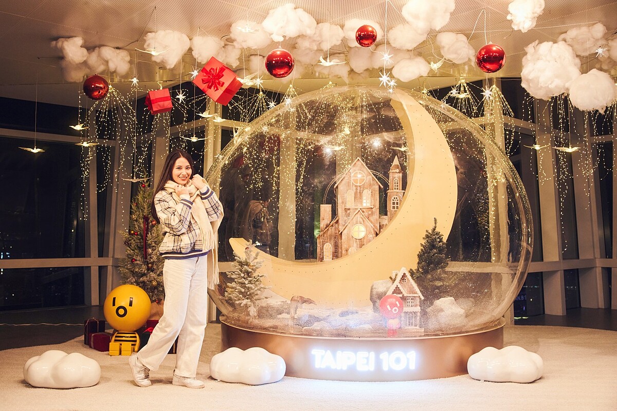 台北10189F觀景台耶誕水晶球。