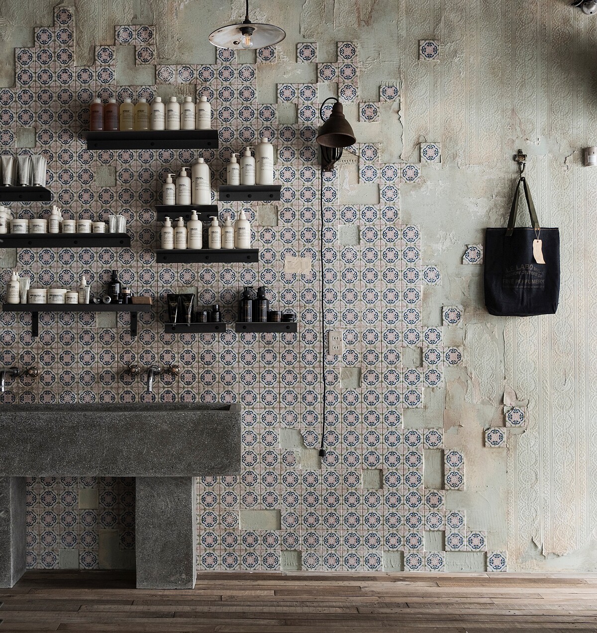 Le Labo台南五福形象店店內一角。