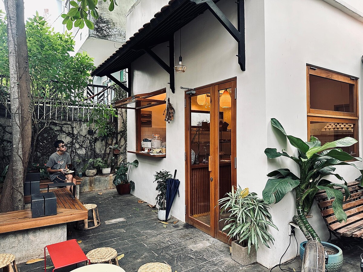 小院子裡的小小麵包屋，充滿童話感。