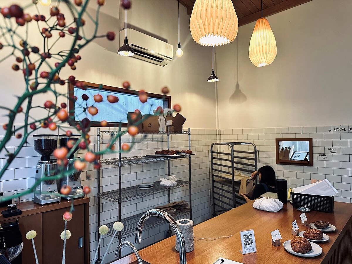 不像一般麵包店滿滿面包，從display的麵包裡挑選感覺更衛生。