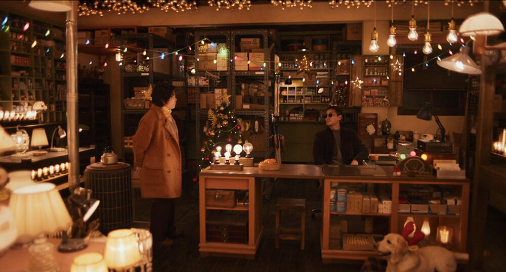 惟熙與搜救犬也都定居到了照明商店。