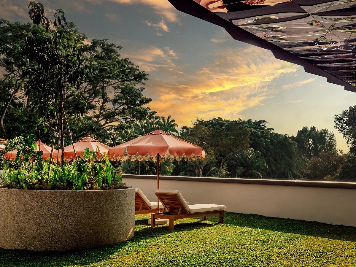 躺椅區外還有運動角落。