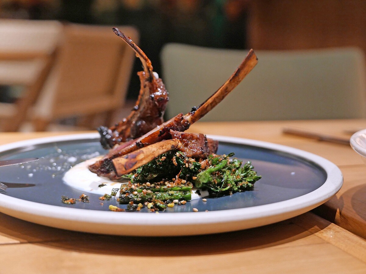 「Kaya」將日本料理精髓與當地文化結合設計菜單。