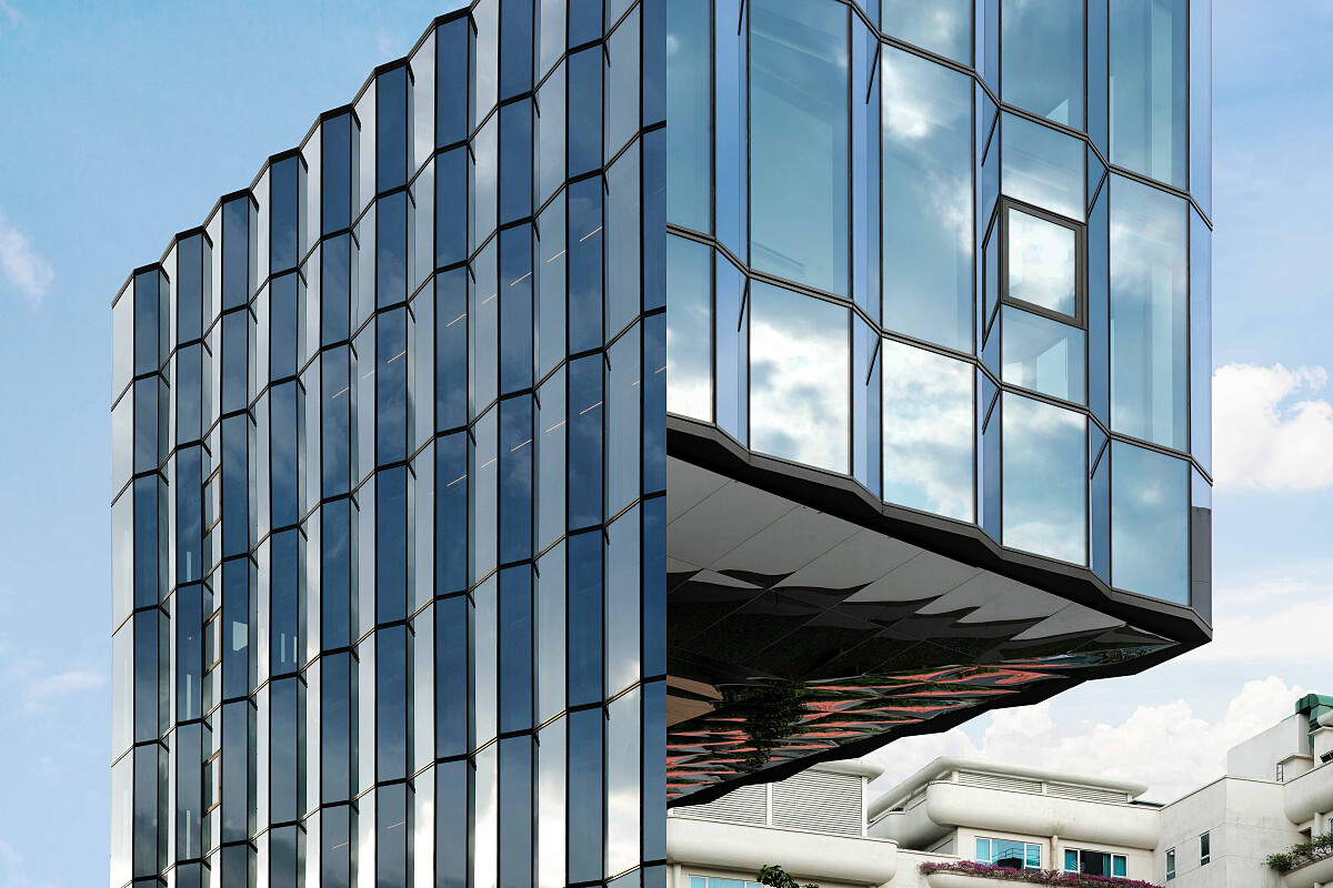 酒店建築外觀呼應了品牌不拘一格的血脈，取用了美國的廣告看板作為設計靈感。