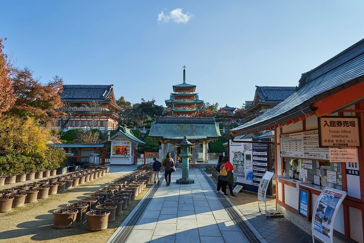 「廣島」位於日本本州西部。