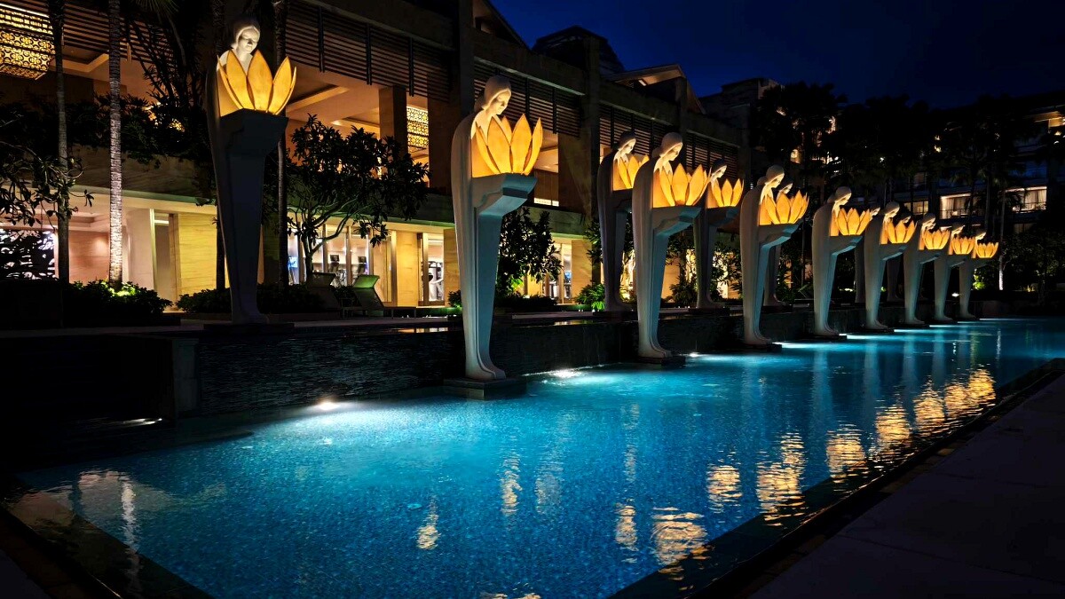 Ladies Courtyard Pool夜景