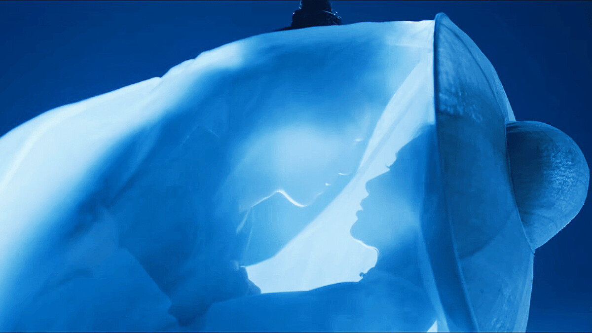 李昀銳、孟子義頭紗吻拍攝手法新鮮。