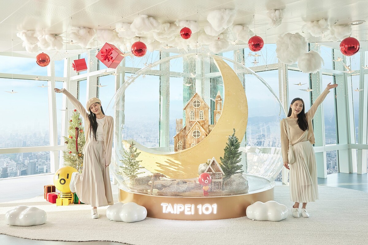 台北101《雲端冬季 山林之美》夢幻耶誕水晶球。