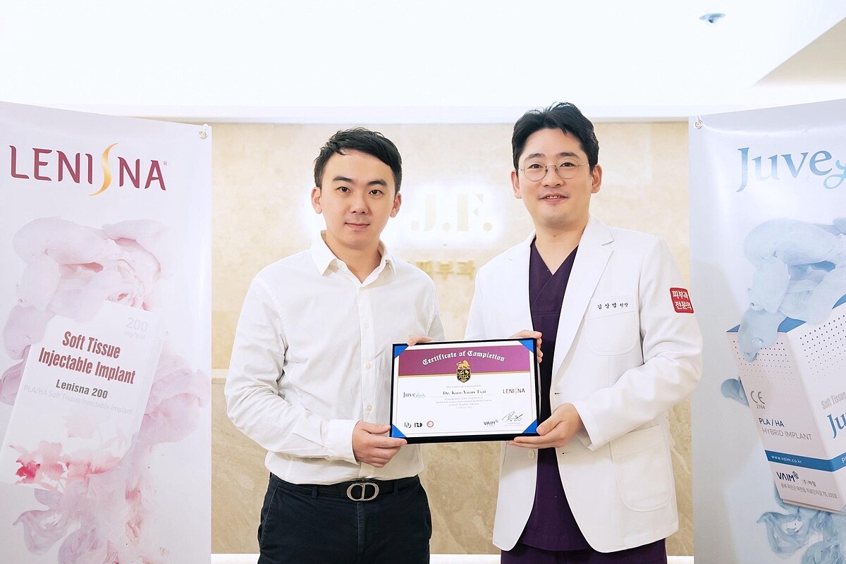 蔡醫師韓國參訪照 圖右為Dr. Kim Sangyub院長