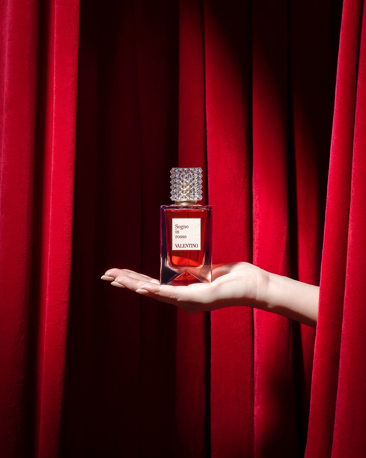 VALENTINO高級訂製香水-私人劇院SOGNO IN ROSSO 30ml,NT5,500、100ml,NT11,500