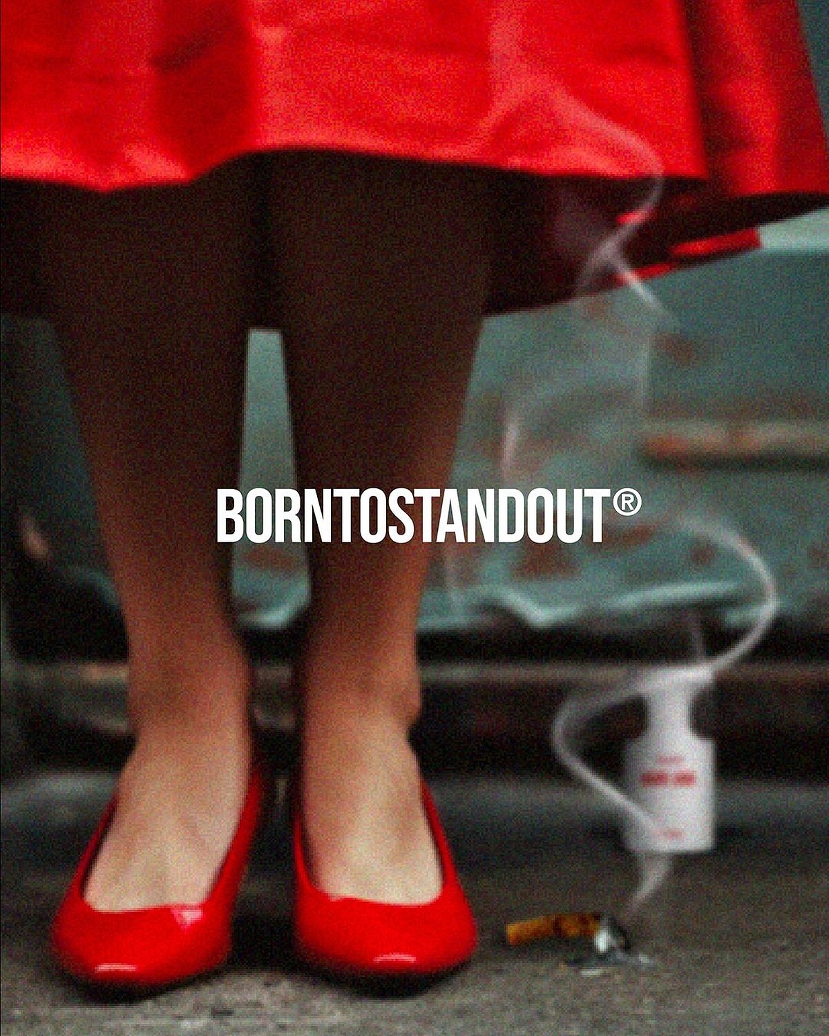 BORNTOSTANDOUT瑪莉珍淡香精向美國漫畫作品《Buster Brown》角色瑪莉珍致敬,強烈綠色氣息中帶著近乎大膽的甜美香氣,就像瑪莉珍叛逆的靈魂,寧願選擇野生的大麻和松針酒,也不願接受一束平凡的玫瑰和香檳(Photo/10X)。