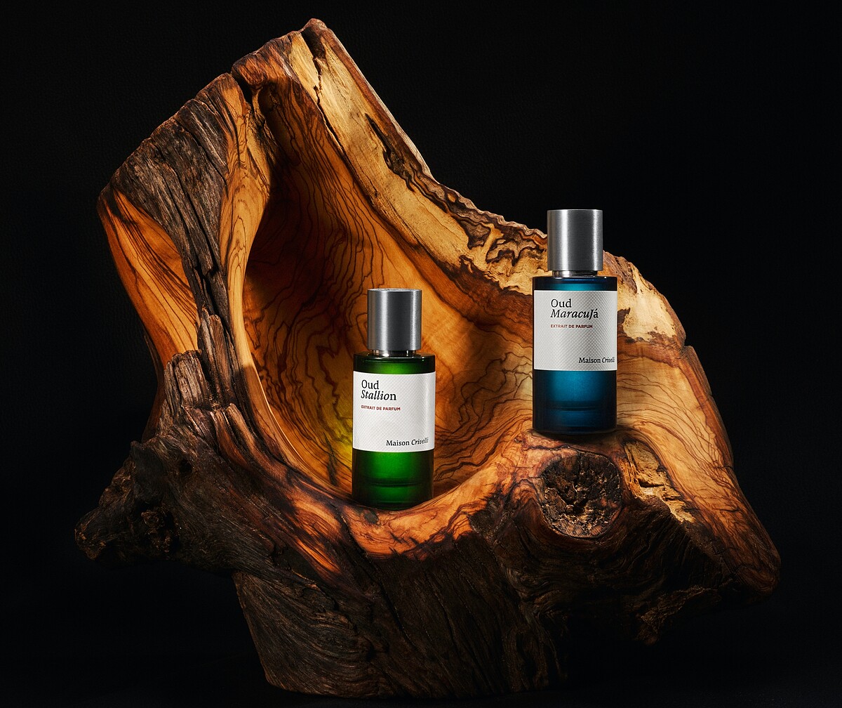 Maison Crivelli(左)馳逐烏木香精與(右)日焰烏木香精形象圖。