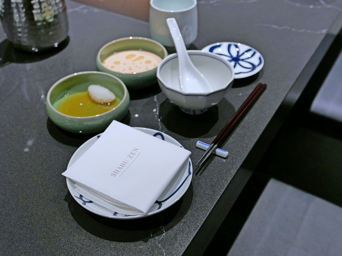 不僅講究食材，也透過精挑細選合宜的器皿，為美食致上最高的敬意。