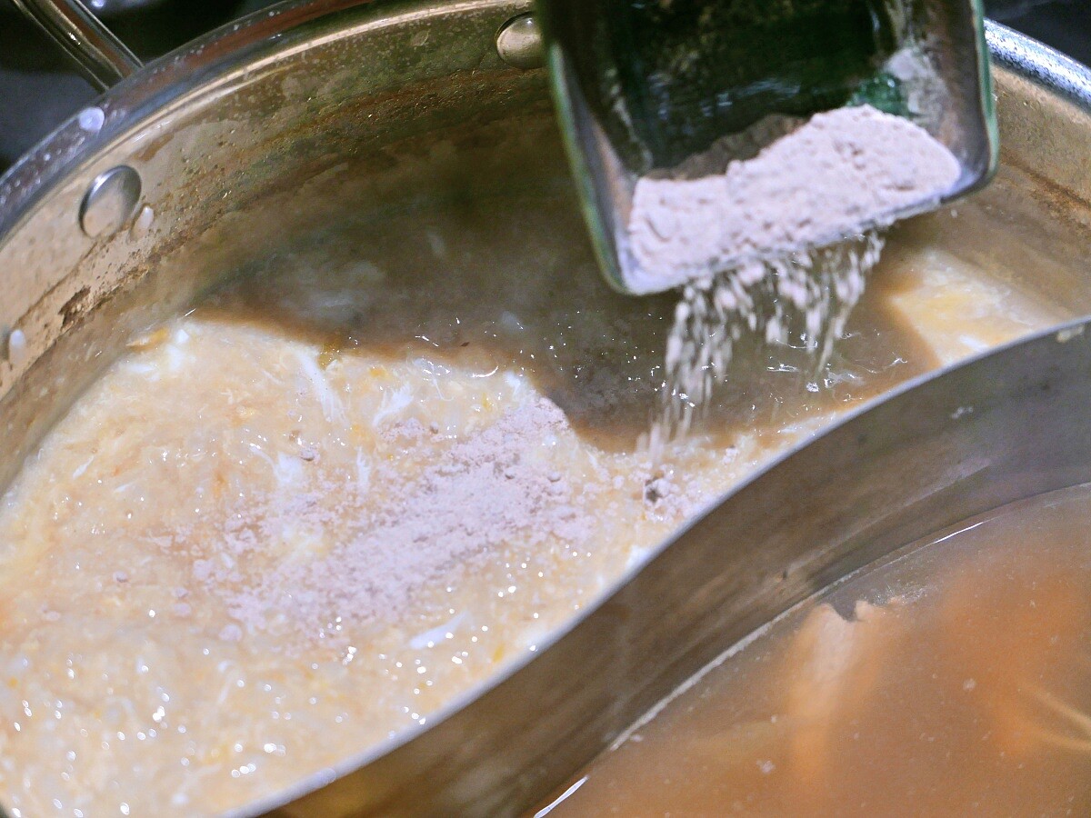 加入大量白胡椒的雜炊。