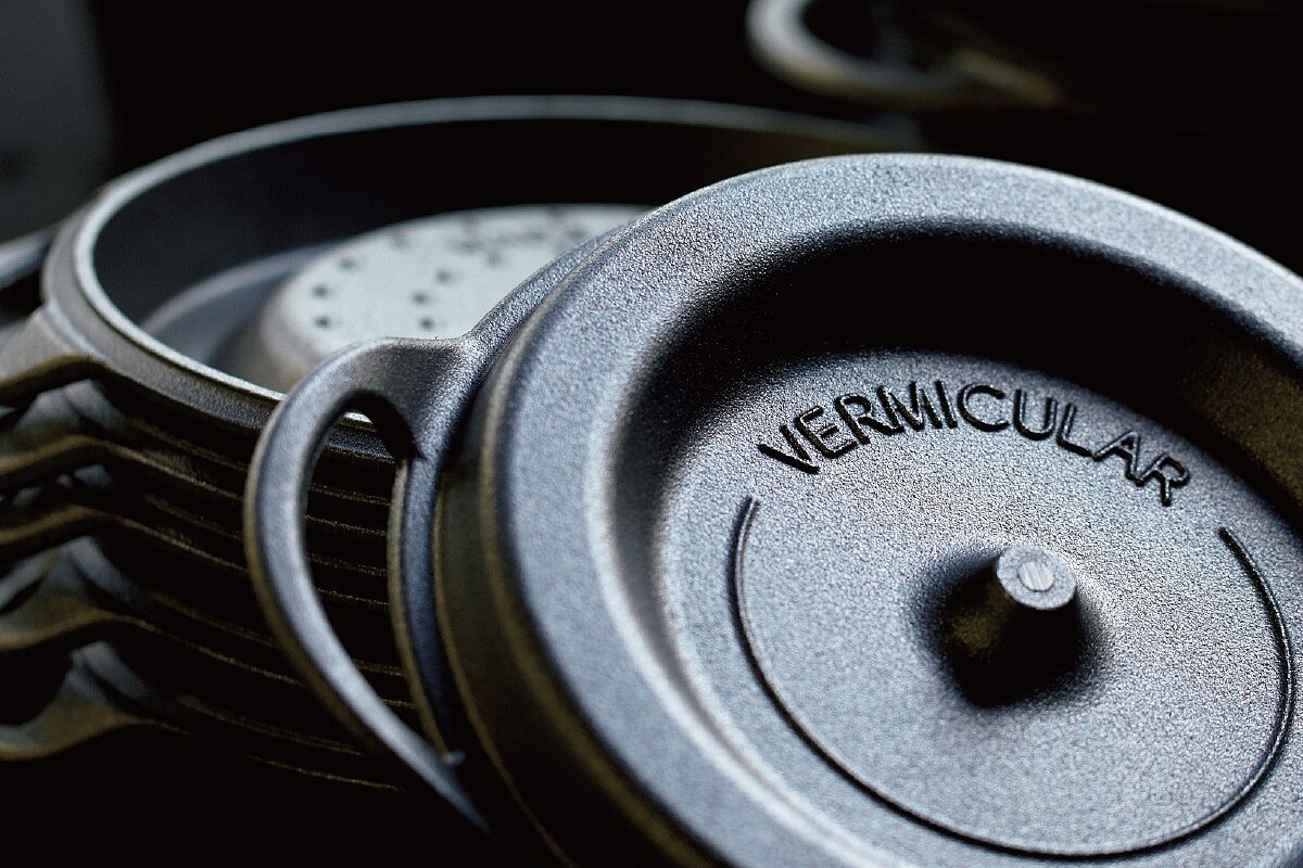 2010年，「Vermicular」第一款琺瑯鑄鐵鍋問世。