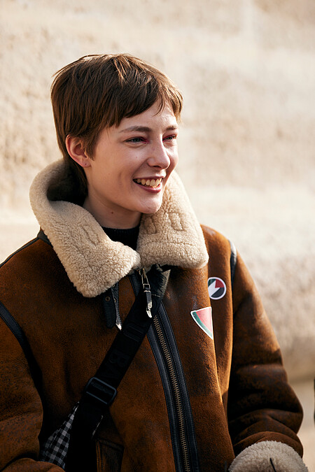 Barn Jacket非常適合搭配麂皮的包款。