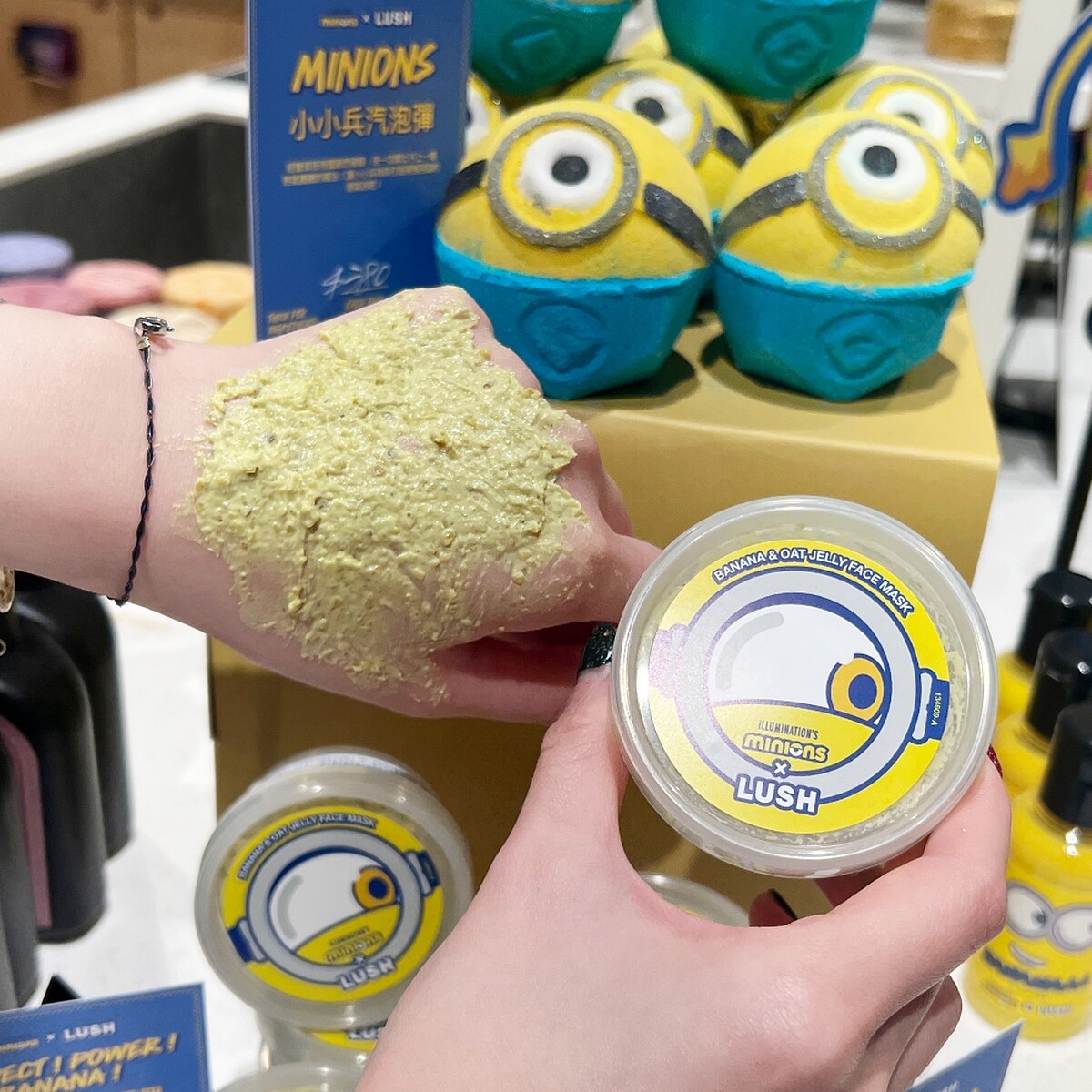 Minions x LUSH蕉蕉活力果凍面膜使用示意。