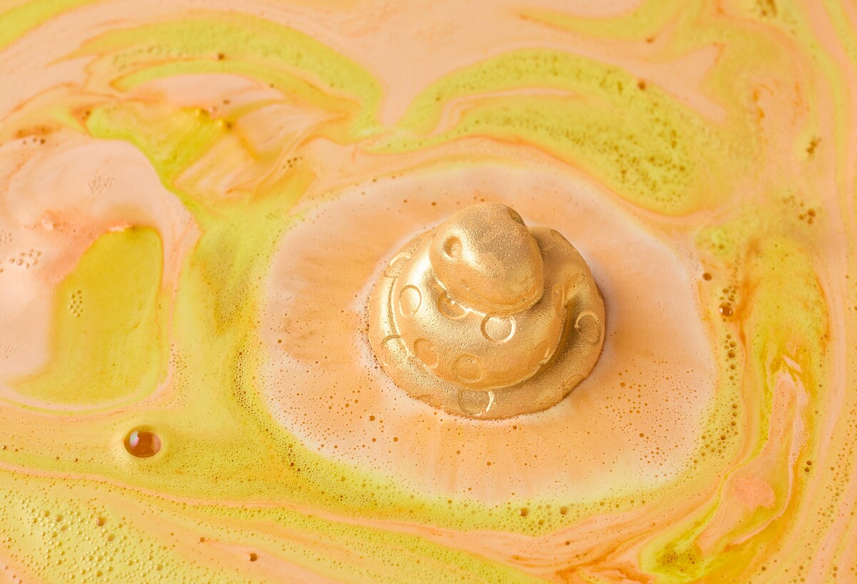 LUSH靈蛇再生汽泡彈，NT390