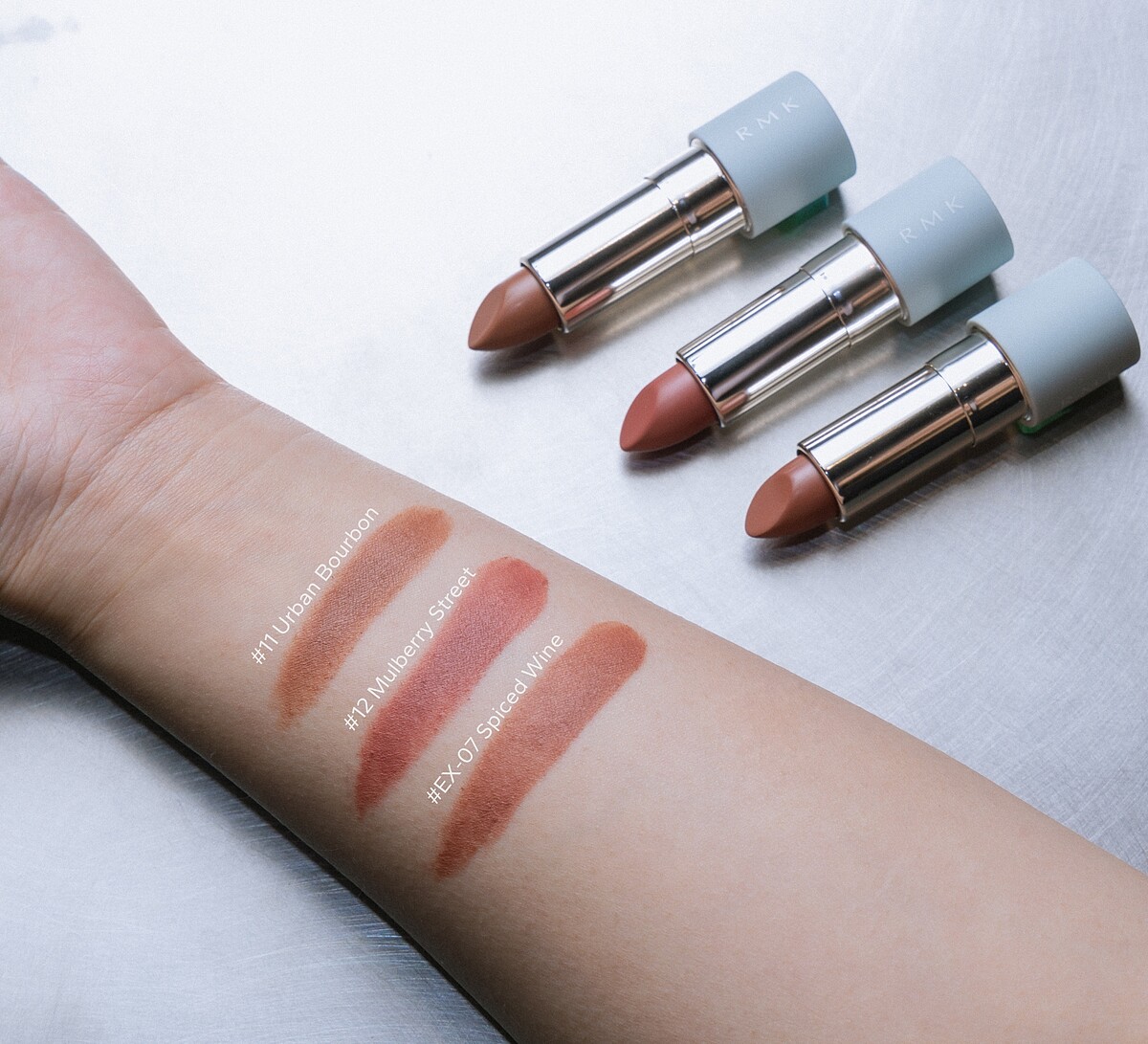 RMK 暮光柔霧口紅#11、#12、#EX-07手部試色。