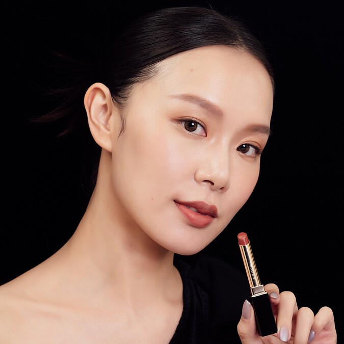 SUQQU晶采絲絨唇膏#0香木實擦。