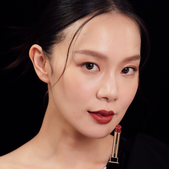 SUQQU晶采絲絨唇膏#08静淑實擦。