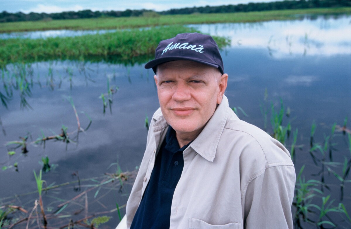 荷西・馬斯奧・艾爾斯（Jos&eacute; M&aacute;rcio Ayres）憑藉在巴西亞馬遜建立馬米拉瓦保護區（Mamirau&aacute; Reserve），與米歇爾・安德同年榮獲2002年勞力士雄才偉略大獎。在他們首次因探討保育問題而接觸後十年，安德烈到訪馬米拉瓦，並推行了監測保護區生物多樣性的計劃。&copy;RolexMarc Latzel